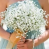 hoa cầm tay cô dâu đơn giản