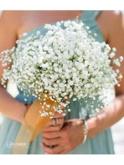 hoa cầm tay cô dâu đơn giản