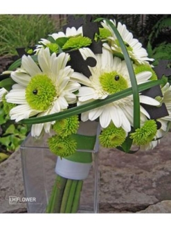 hoa cầm tay đám hỏi