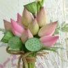 bó hoa cầm tay cô dâu