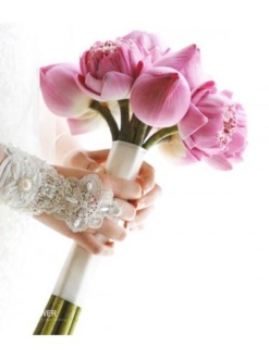 mẫu hoa cầm tay cô dâu