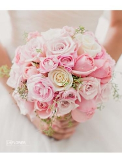 hoa cô dâu cầm tay