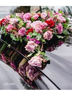 trang trí xe hoa bằng hoa hồng