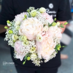 hoa cầm tay cô dâu