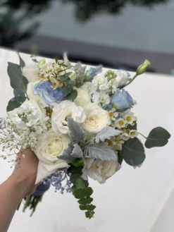 mẫu hoa cầm tay cô dâu
