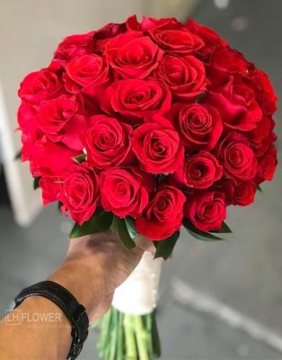 Hoa cầm tay cô dâu bằng hoa hồng nên chọn màu gì ?