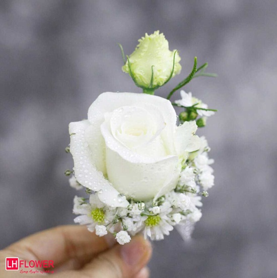 hoa cưới cầm tay màu trắng