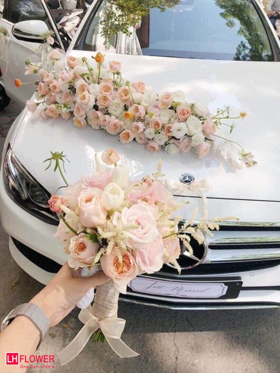 hoa cưới cầm tay màu trắng