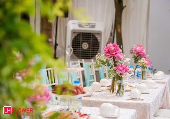hoa để bàn trong ngày cưới